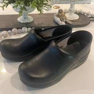 Great Condition Black Danskos 39